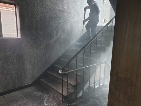 그을음 제거 작업